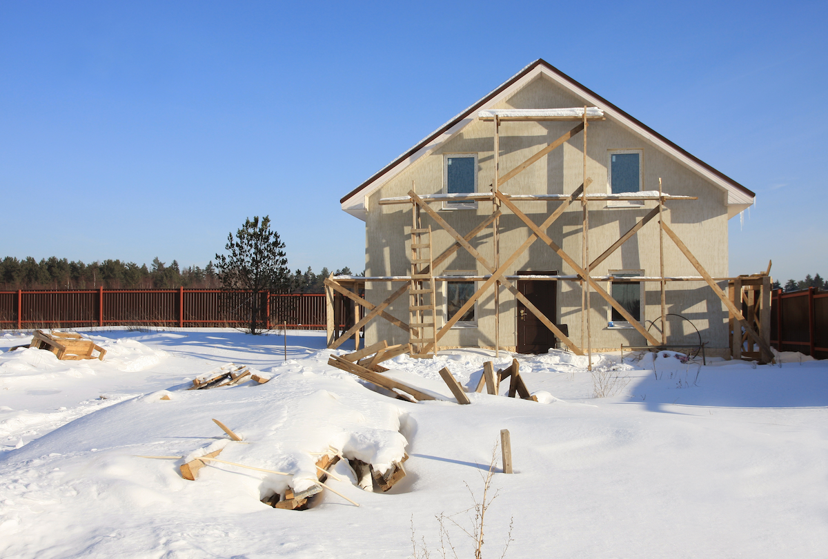 budowa domu zimą